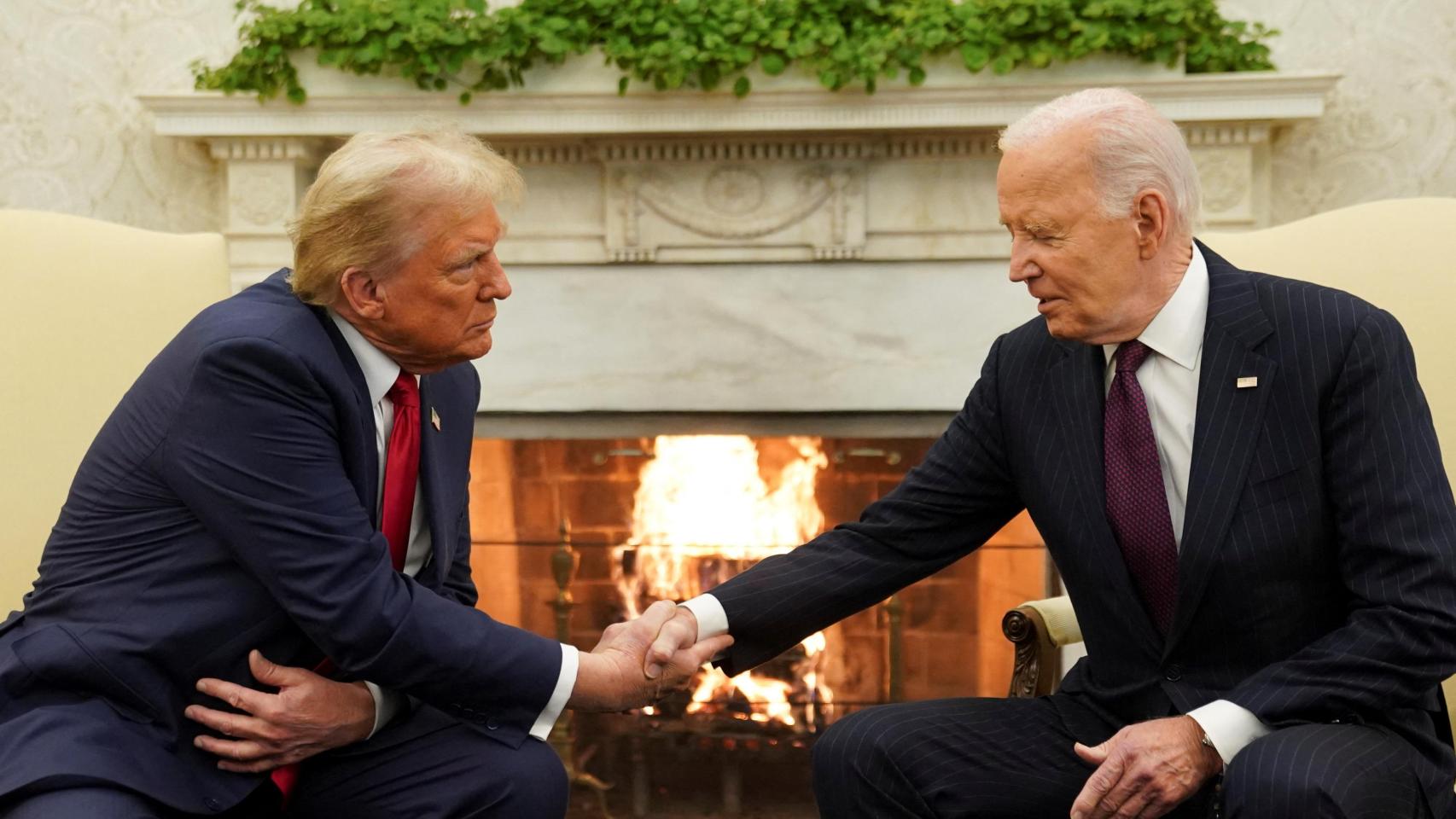 Biden recibe a Trump en la Casa Blanca para empezar la transferencia de poder felicitándole por su victoria