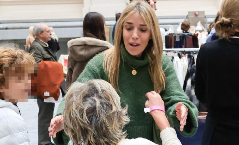 Simoneta Gómez-Acebo recibe en el Rastrillo de Nuevo Futuro la visita de Nadia Halamandari y su sobrino Nicolás: las fotos