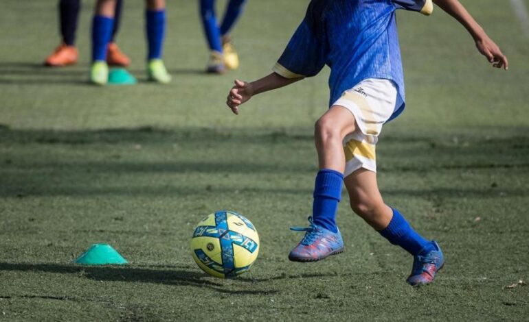 Un niño de 13 años, apuñalado por otro en Nápoles porque no le dejó jugar con un balón