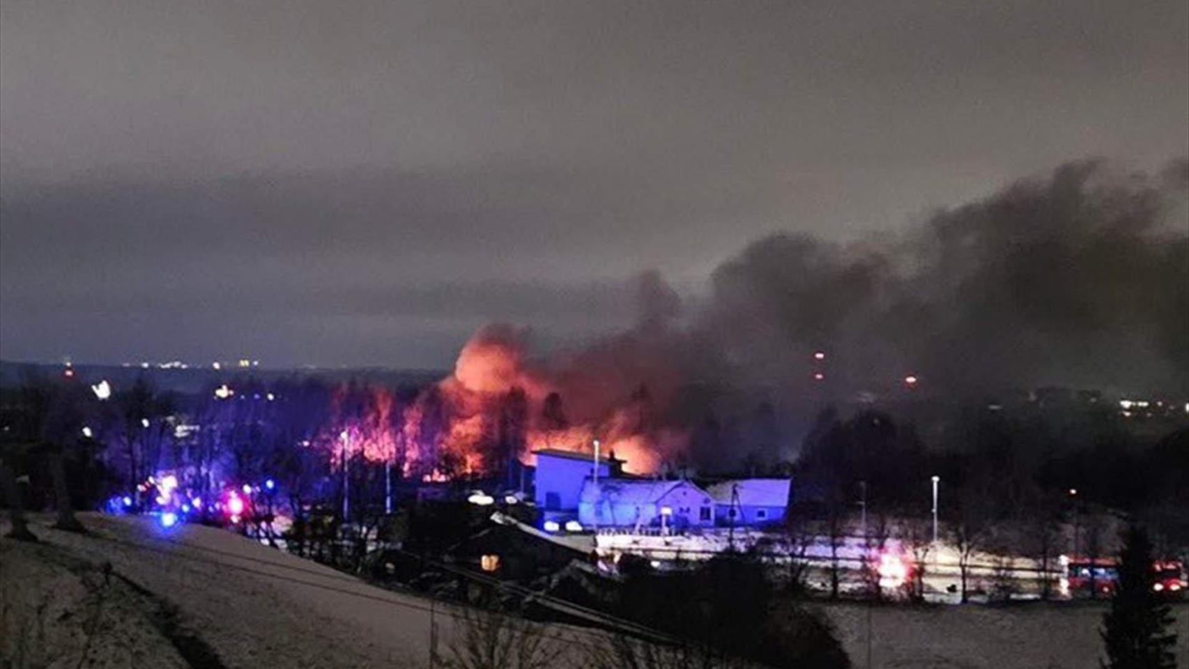 Un muerto y dos heridos tras estrellarse un avión de carga contra una vivienda en Vilna, Lituania