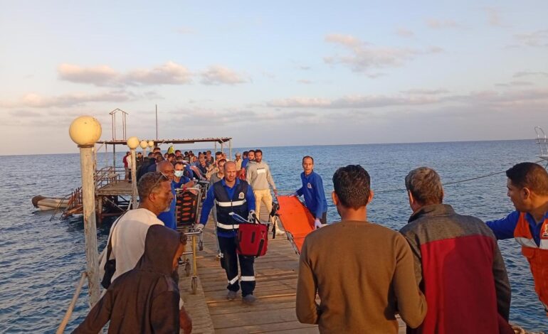 Cinco ciudadanos españoles sobreviven tras el naufragio de un yate turístico en Egipto con al menos 17 desaparecidos