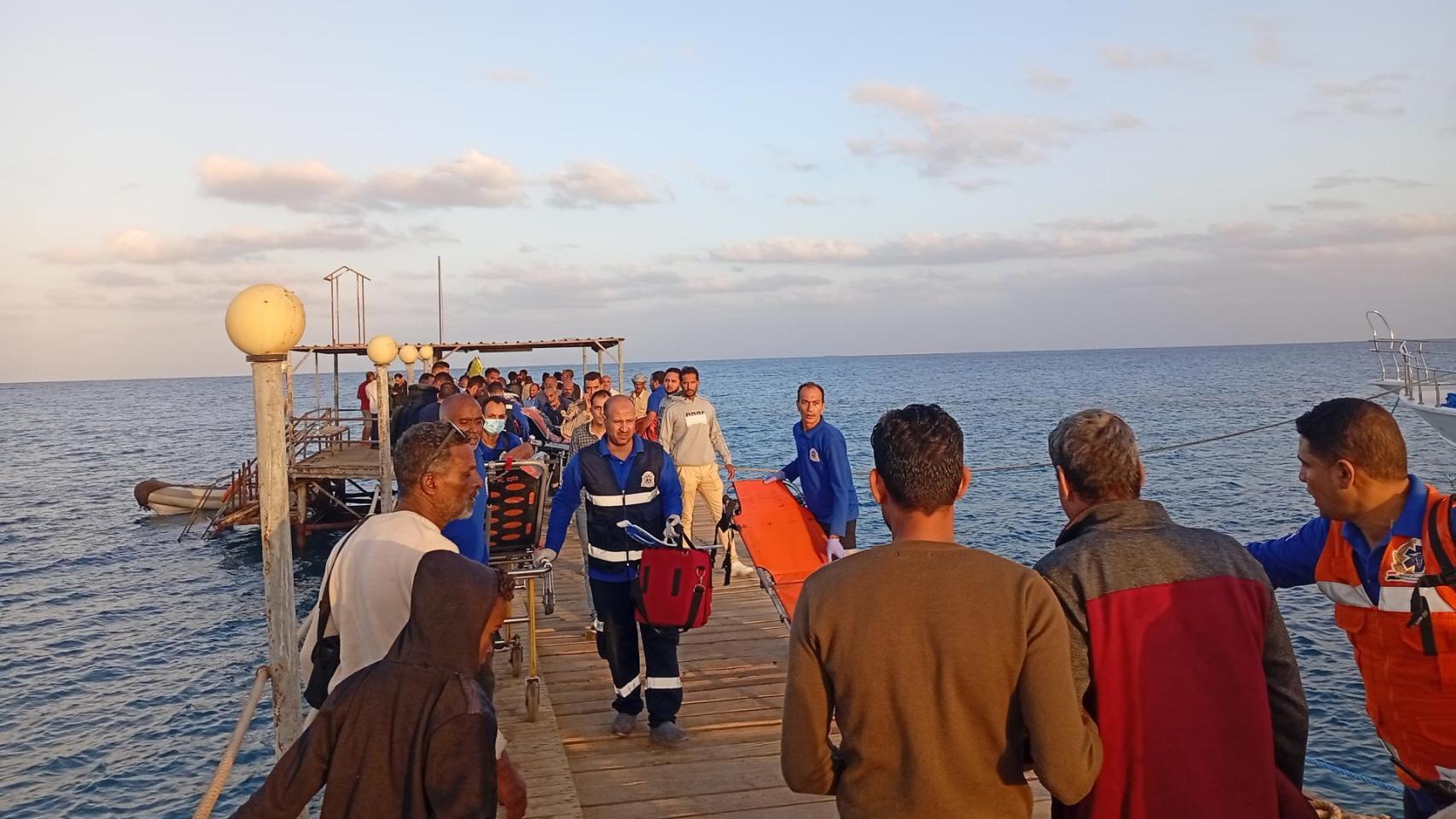 Cinco ciudadanos españoles sobreviven tras el naufragio de un yate turístico en Egipto con al menos 17 desaparecidos