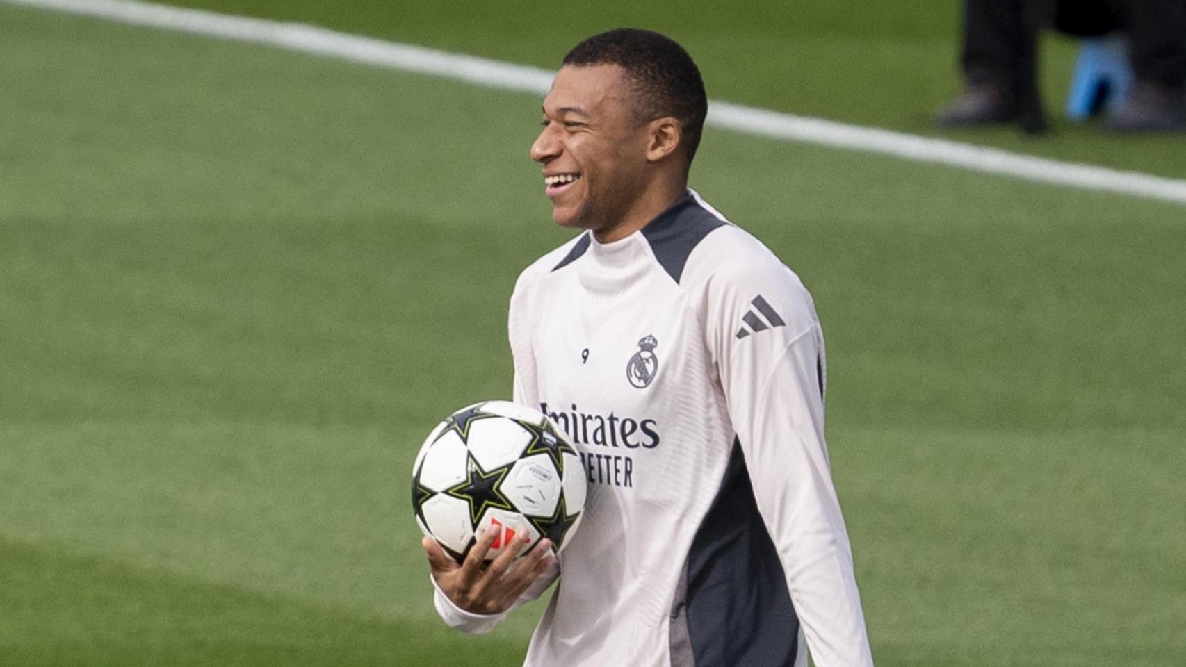 Mbappé se reencuentra con el Liverpool, «el club favorito» de su madre, acaparando todo el foco en el Real Madrid