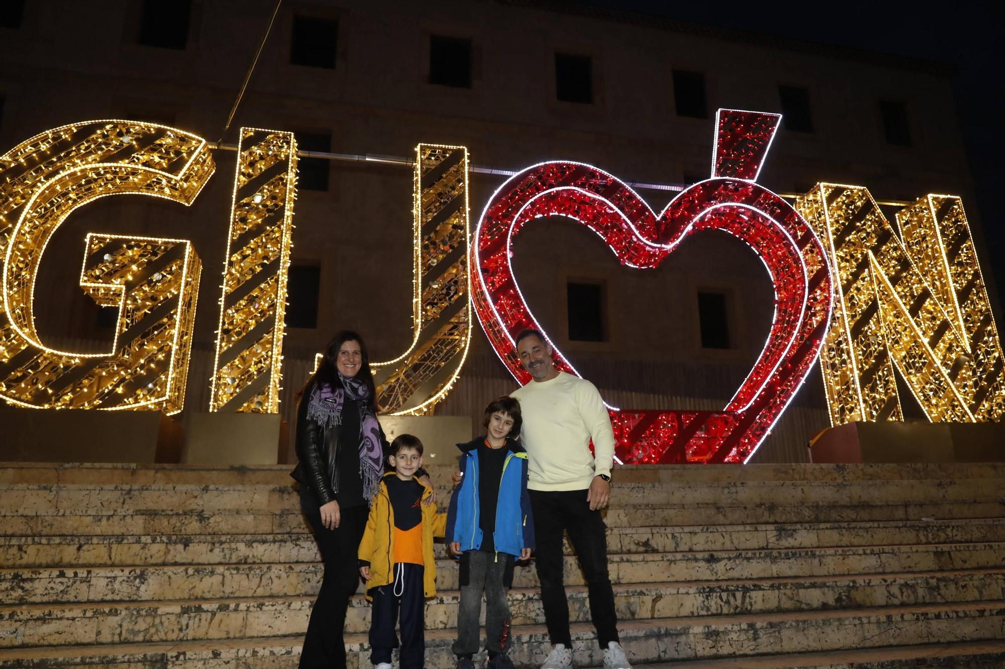 Así fue el encendido del alumbrado navideño de Gijón