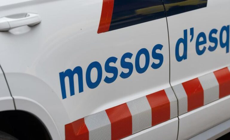 Los Mossos investigan la muerte violenta de un padre y su hijo menor en Barcelona