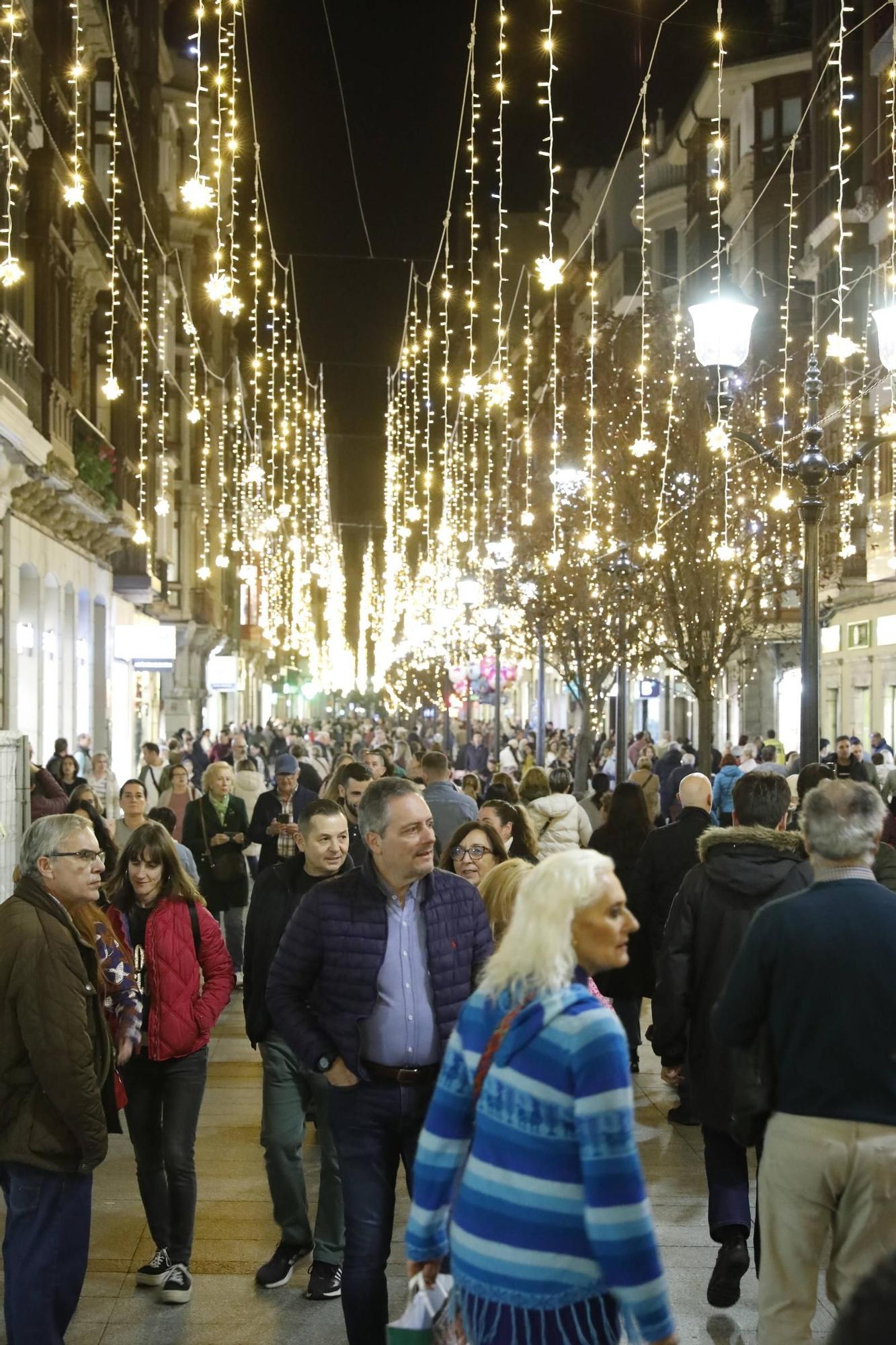 Así fue el encendido del alumbrado navideño de Gijón