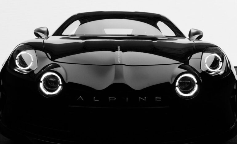 Alpine A 110 Monochromatic, el deportivo ahora en blanco y negro