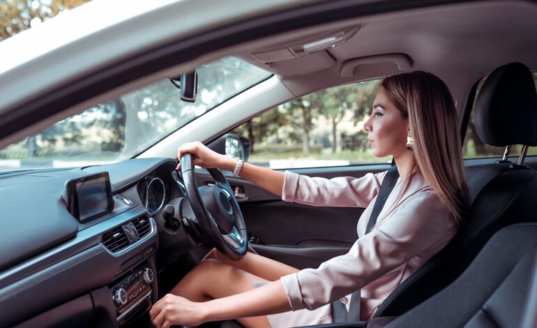 ¿Se puede conducir en España un coche con el volante a la derecha?