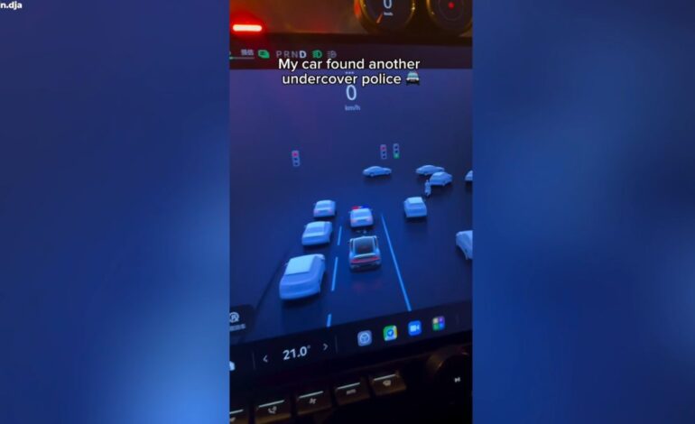 Cómo detectar un coche de policía camuflado: la función del Xiaomi SU7 que ha dejado atónitos a los usuarios