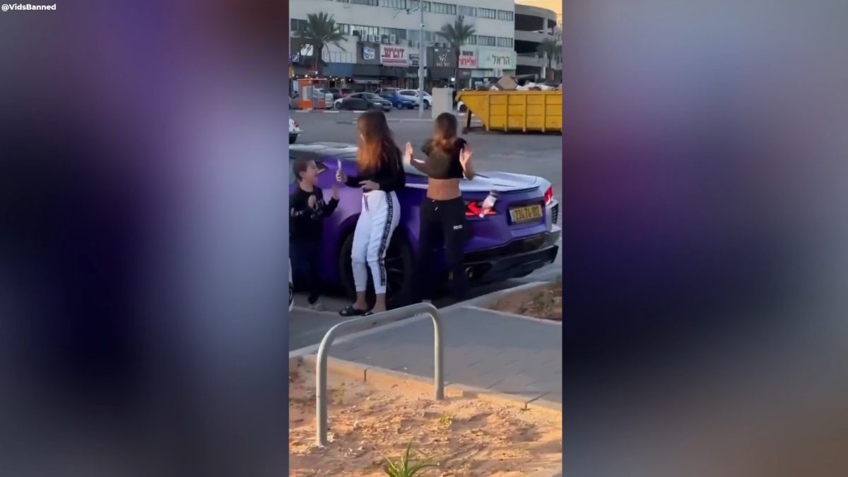 “No toques mi coche”: así es como un conductor ‘espanta’ a los que se apoyan en su deportivo