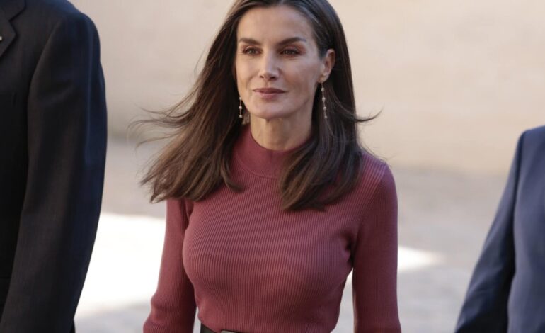 El vestido de punto made in Spain que luce la reina Letizia