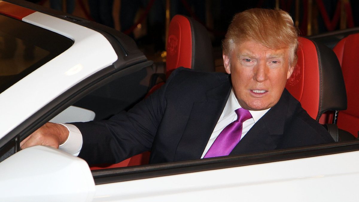 Donald Trump quiere acabar con las ayudas a la compra de coches eléctricos