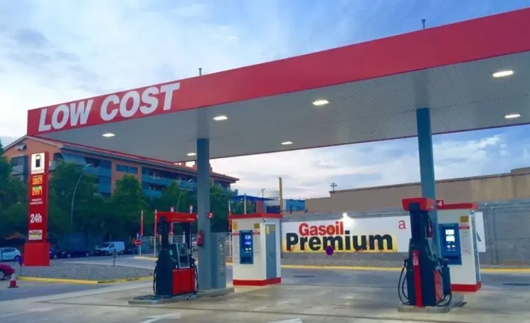 ¿Puedo mezclar carburante de una gasolinera ‘low cost’ con el de Repsol, BP o Cepsa?