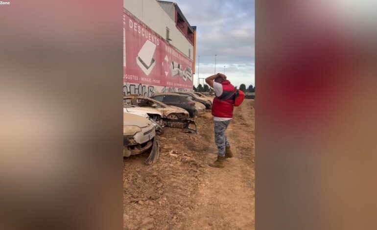 Un hombre encuentra su coche 26 días después de la dana: su reacción no tiene precio