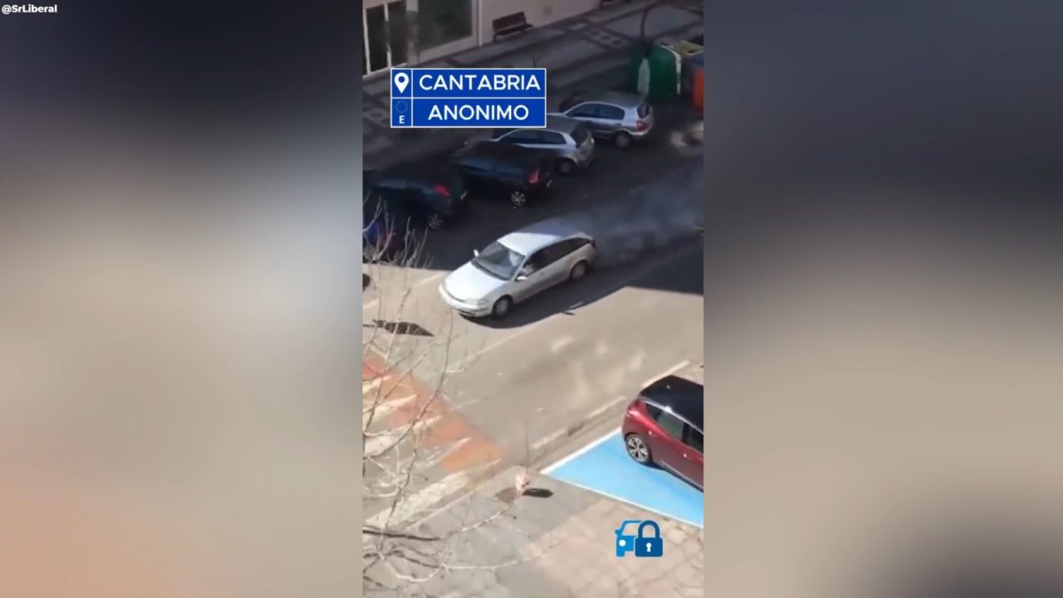 Un coche siembra el caos en Cantabria por circular expulsando una increíble humareda