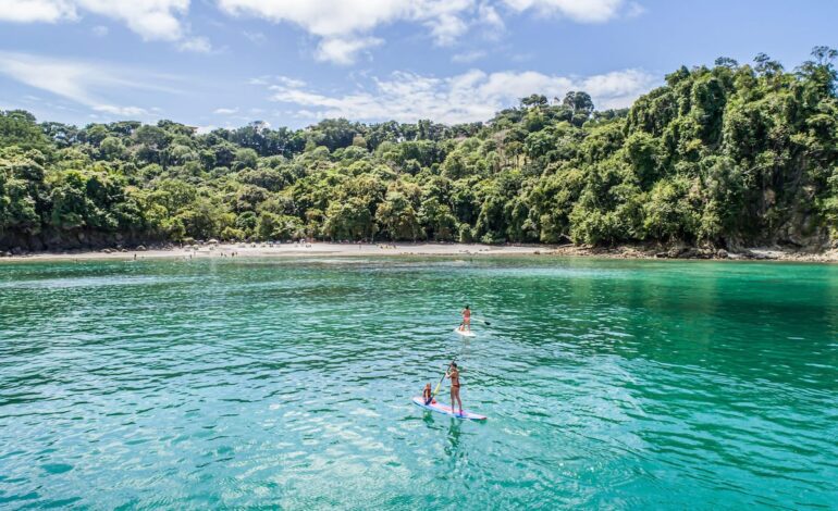 Costa Rica en familia: volcanes, selvas tropicales, playas paraíso y muchos animales | Viajes | El Viajero