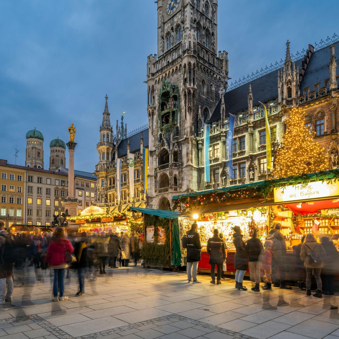 Mercado de Navidad en Marienplatz, Munich, Baviera, Alemania