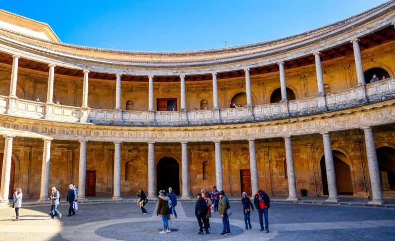 Granada para principiantes: consejos, monumentos básicos y muchas pistas para pasear y tapear | Lonely | El Viajero