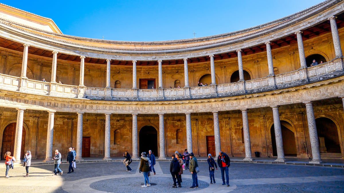 Granada para principiantes: consejos, monumentos básicos y muchas pistas para pasear y tapear | Lonely | El Viajero