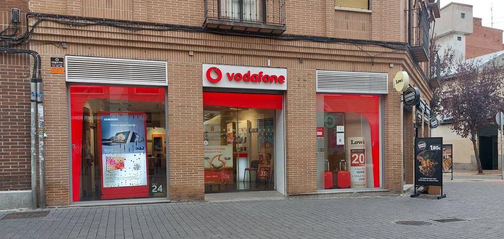 Una tienda Vodafone en la calle en España