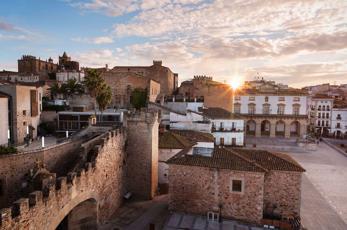 24 horas en Cáceres: qué ver y visitar en la ciudad monumental | El Viajero