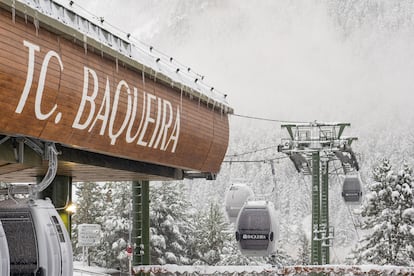 L'un des téléphériques des installations de Baqueira Beret, dans les Pyrénées catalanes.