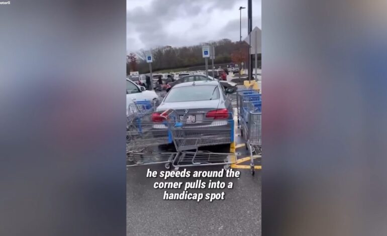 La venganza de un ciudadano contra este conductor: coloca carritos de la compra alrededor de su coche por este motivo