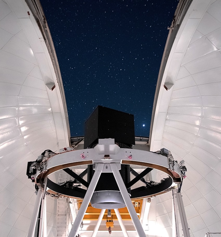 El corrector y posicionador de enfoque primario WEAVE en el telescopio William Herschel en La Palma, España. El corrector y posicionador de enfoque primario WEAVE en el telescopio William Herschel en La Palma, España. ING