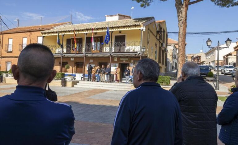 Minuto de silencio en Pantoja (Toledo) tras hallar los cadáveres de una pareja fallecida en su vivienda