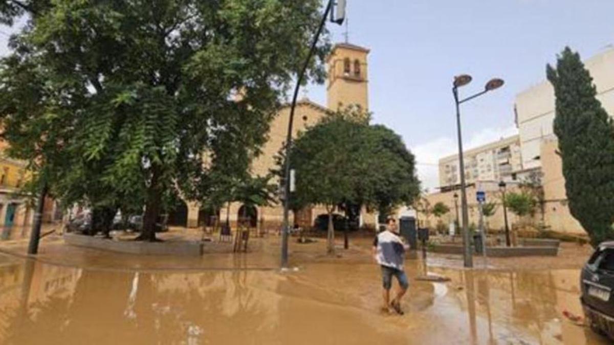 Los daños de la inundación en la iglesia de la pedanía.