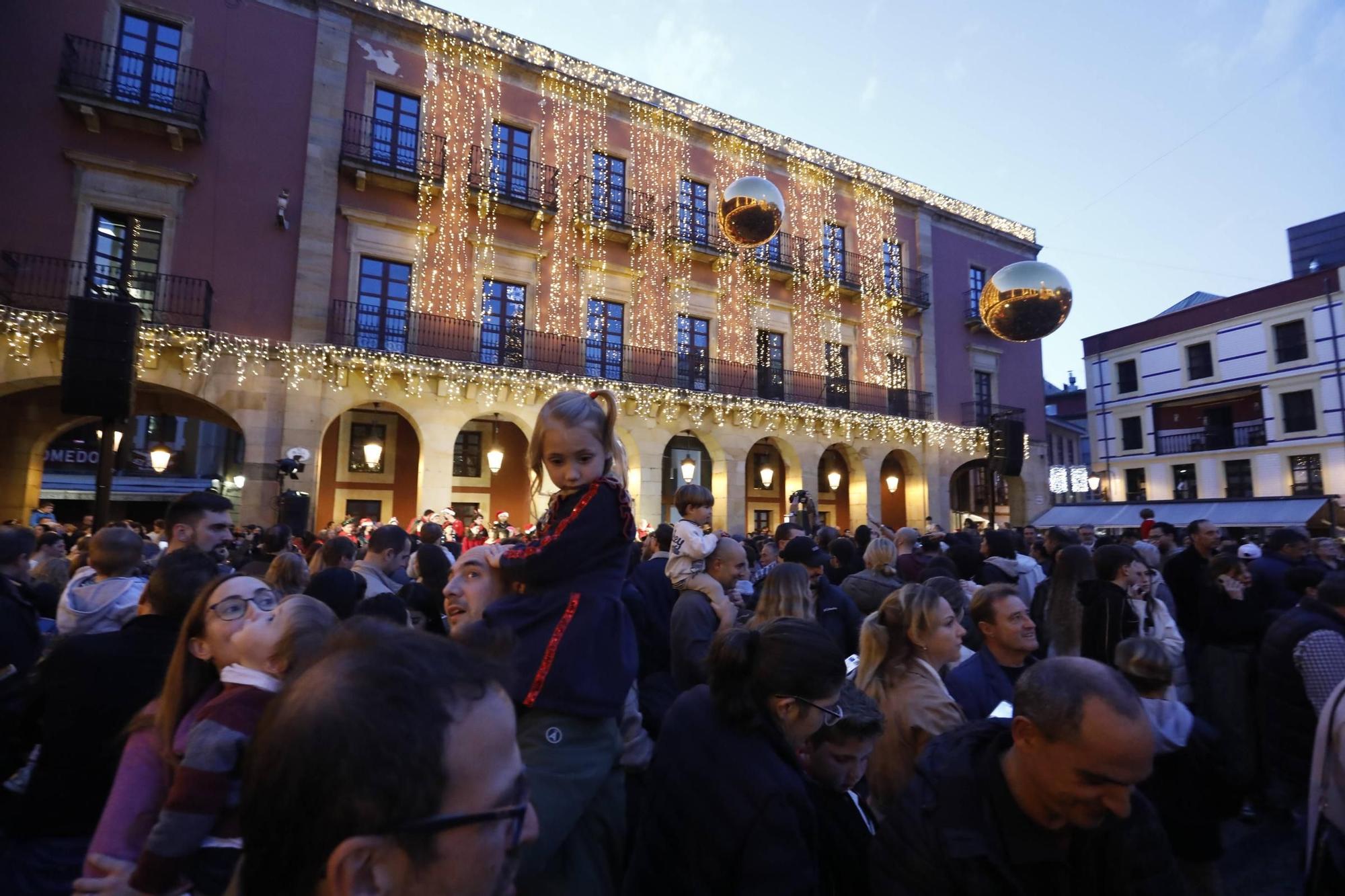 Así fue el encendido del alumbrado navideño de Gijón