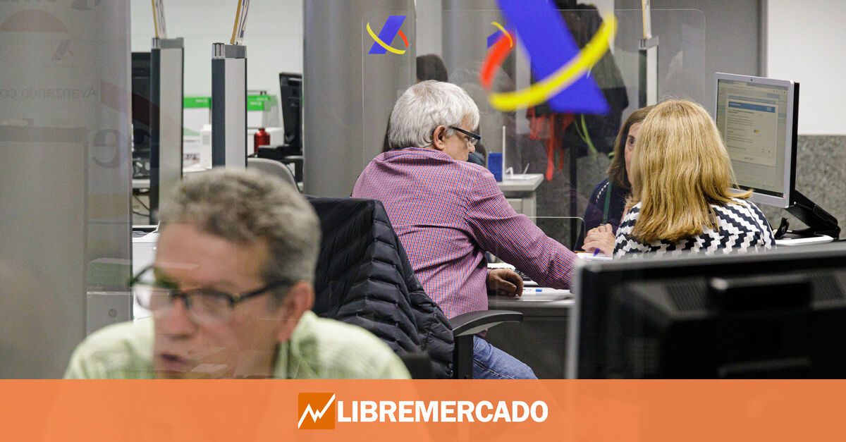 Una diseñadora gráfica crea un bot para simplificar trámites fiscales y Hacienda le pide retirarlo: «Es desalentador»