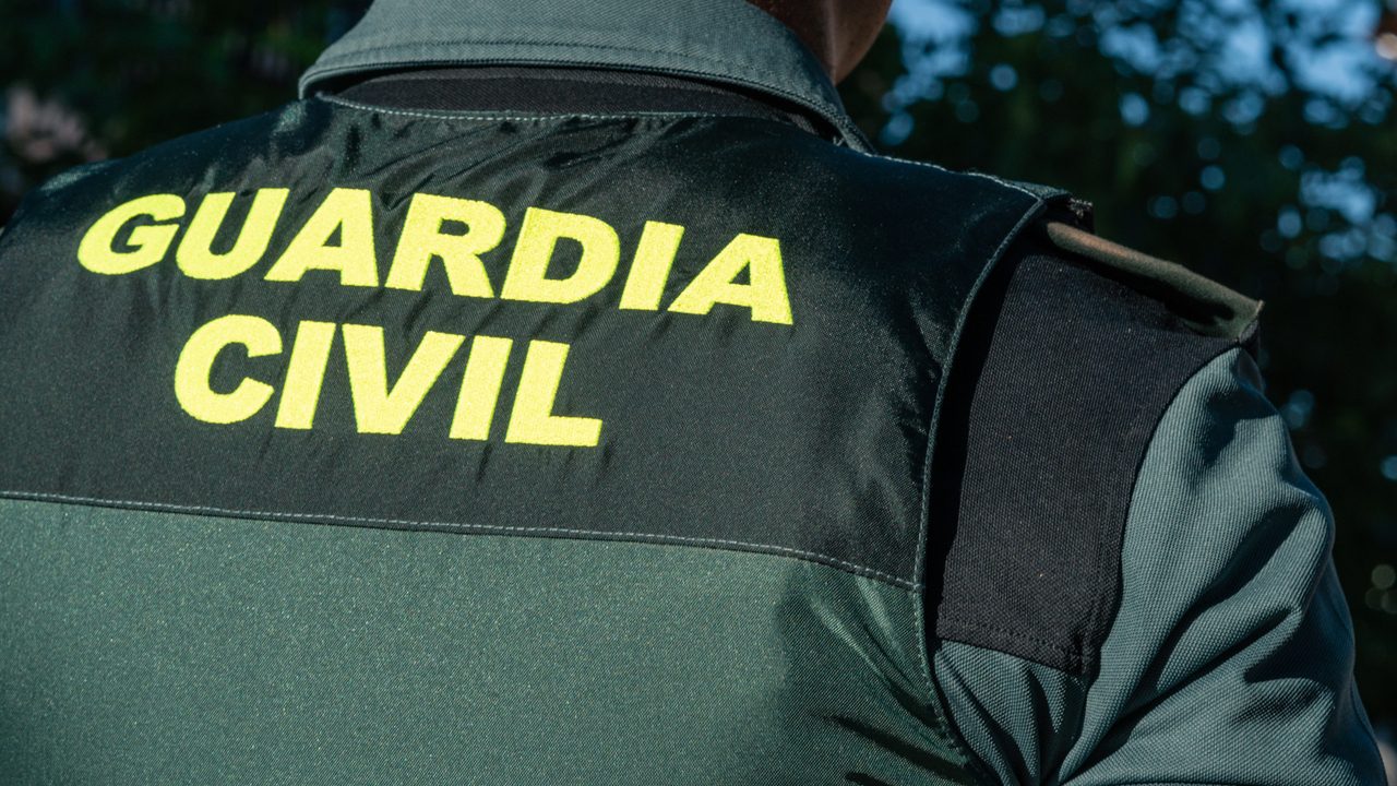 Un narco muerto y dos guardias civiles heridos al chocar una narcolancha y una patrullera en Sanlúcar de Barrameda