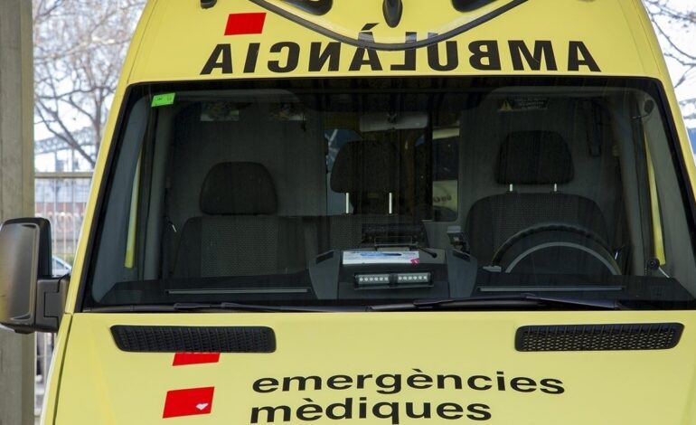 Mueren dos personas tras chocar con un camión, parar en el arcén y ser atropelladas por un tráiler en Girona