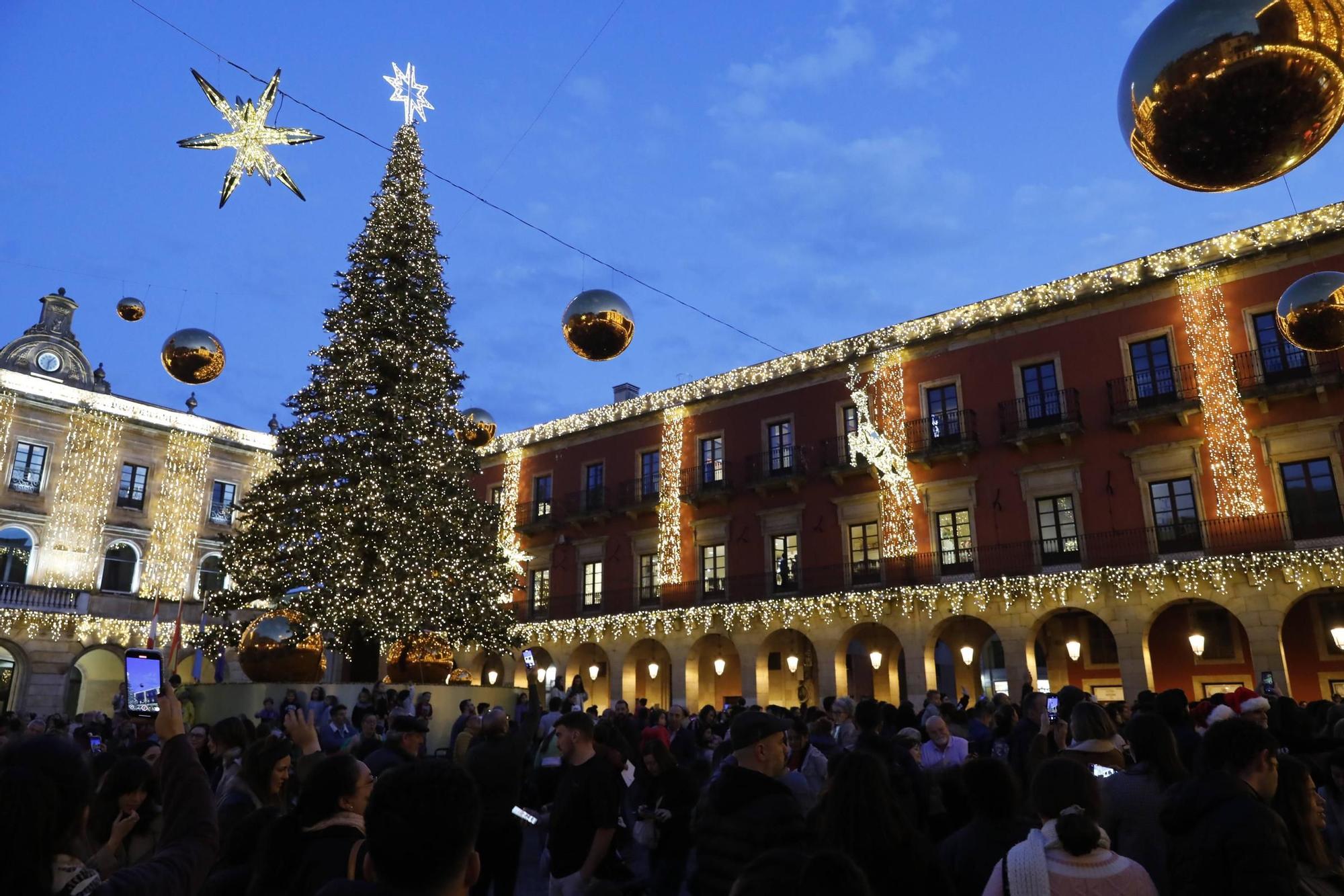 Así fue el encendido del alumbrado navideño de Gijón