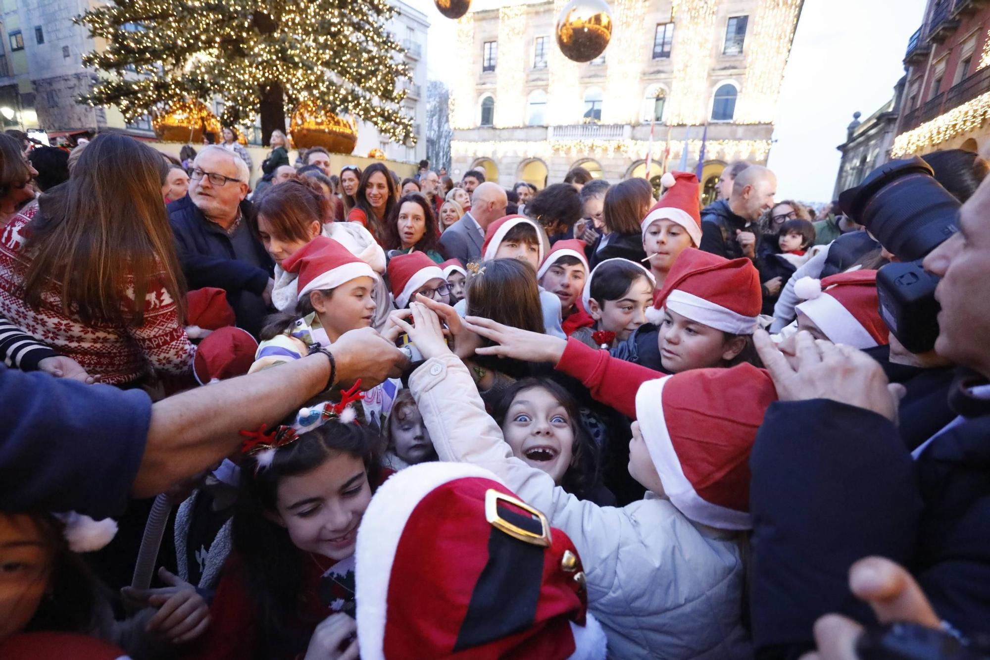 Así fue el encendido del alumbrado navideño de Gijón