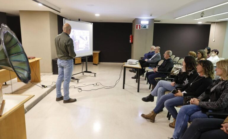 La exposición «La canción asturiana en discos de 78 rpm» llega a la Biblioteca Jovellanos de Gijón