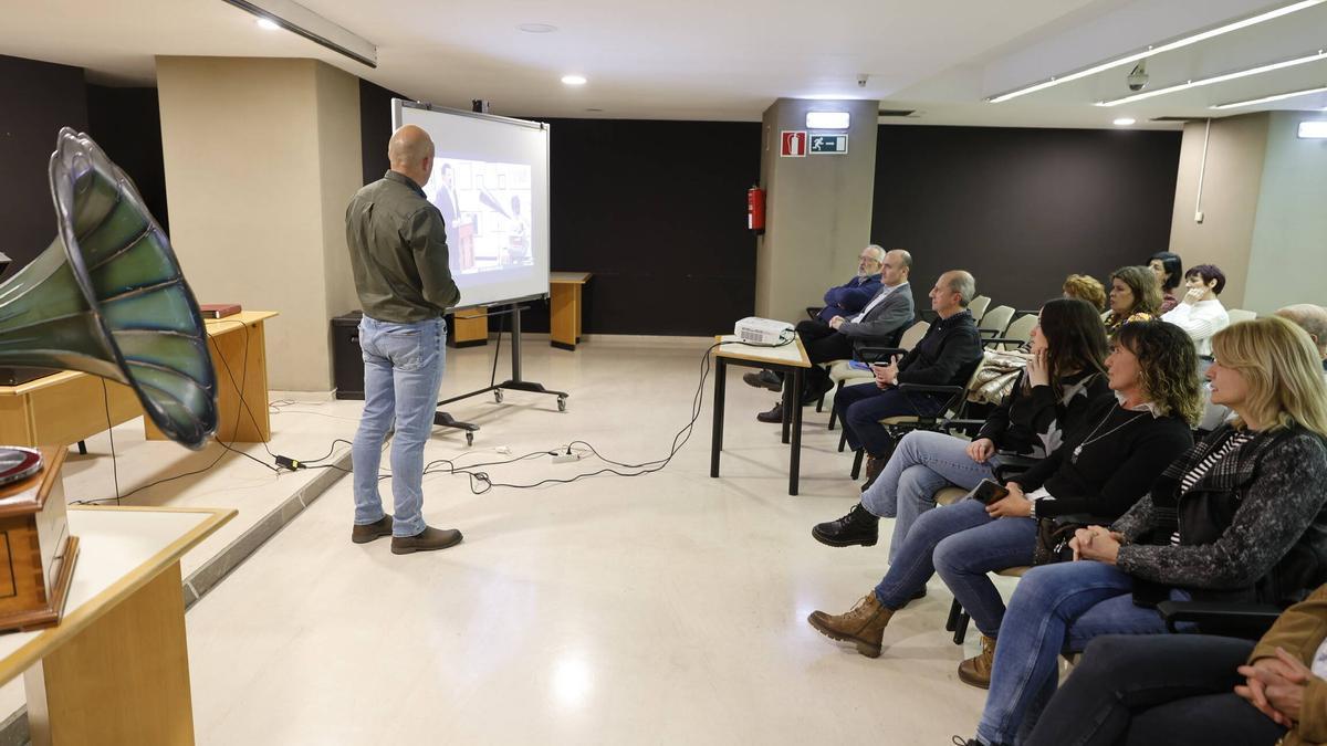 La exposición «La canción asturiana en discos de 78 rpm» llega a la Biblioteca Jovellanos de Gijón