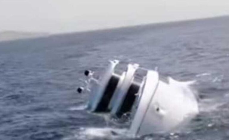 Rescatan a 28 de los 45 pasajeros tras el naufragio de una lancha turística en el mar Rojo