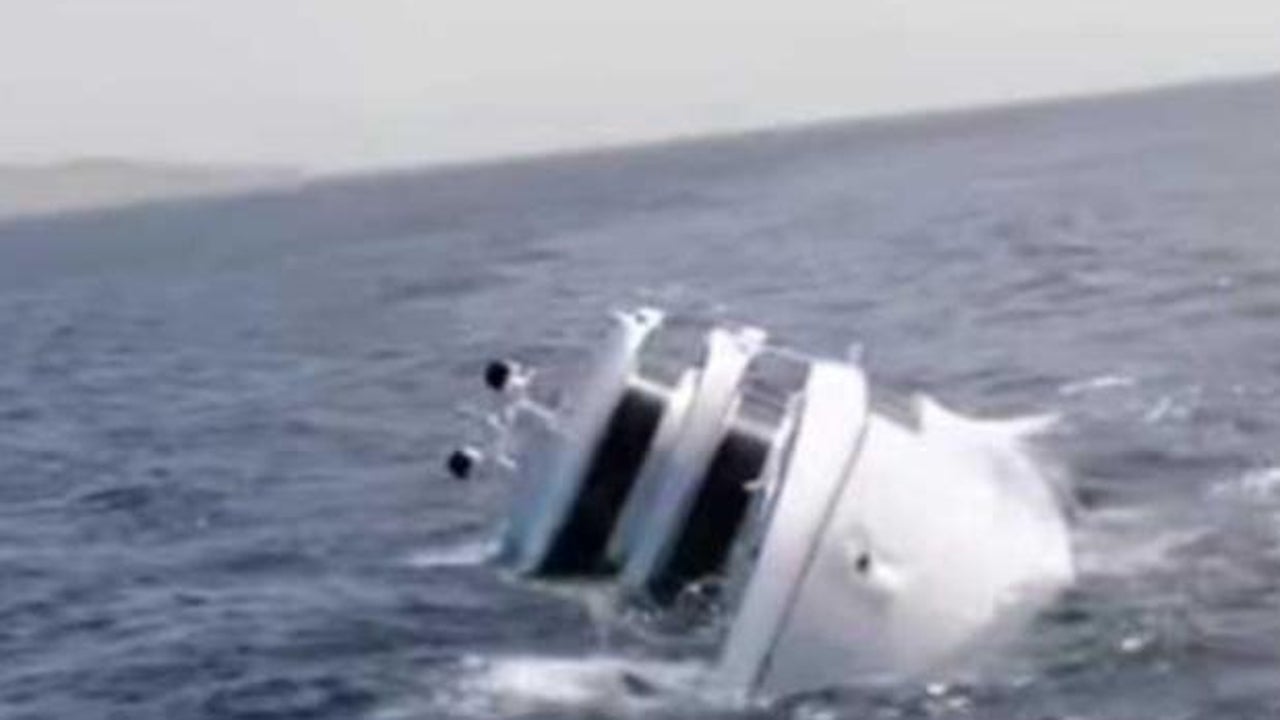 Rescatan a 28 de los 45 pasajeros tras el naufragio de una lancha turística en el mar Rojo