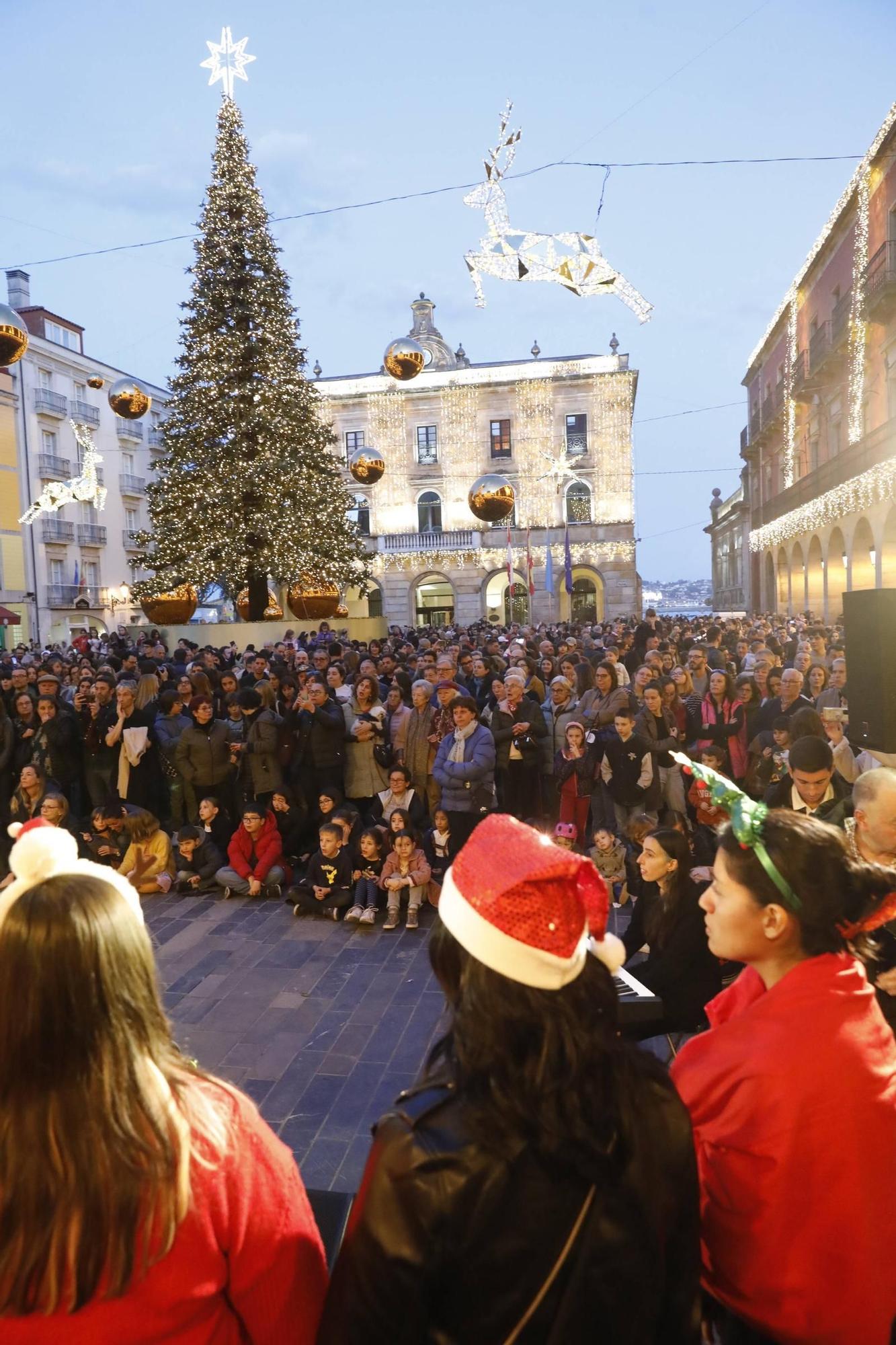 Así fue el encendido del alumbrado navideño de Gijón