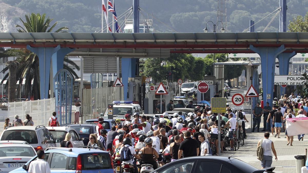 LA VERJA | Revuelta policial por los controles en Gibraltar: “Han entrado 140 militares ‘sospechosos’ este año”