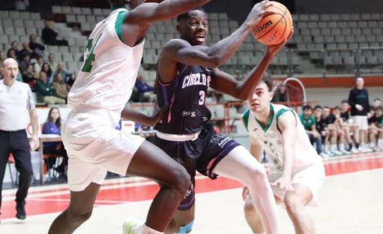 El Círculo Gijón Noega de baloncesto se queda solo al frente de la tabla de su grupo de Tercera FEB tras ganar en el derbi al Universidad de Oviedo (92-82)