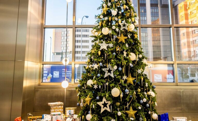 CaixaBank ilumina las Navidades con «El Árbol de los Sueños»