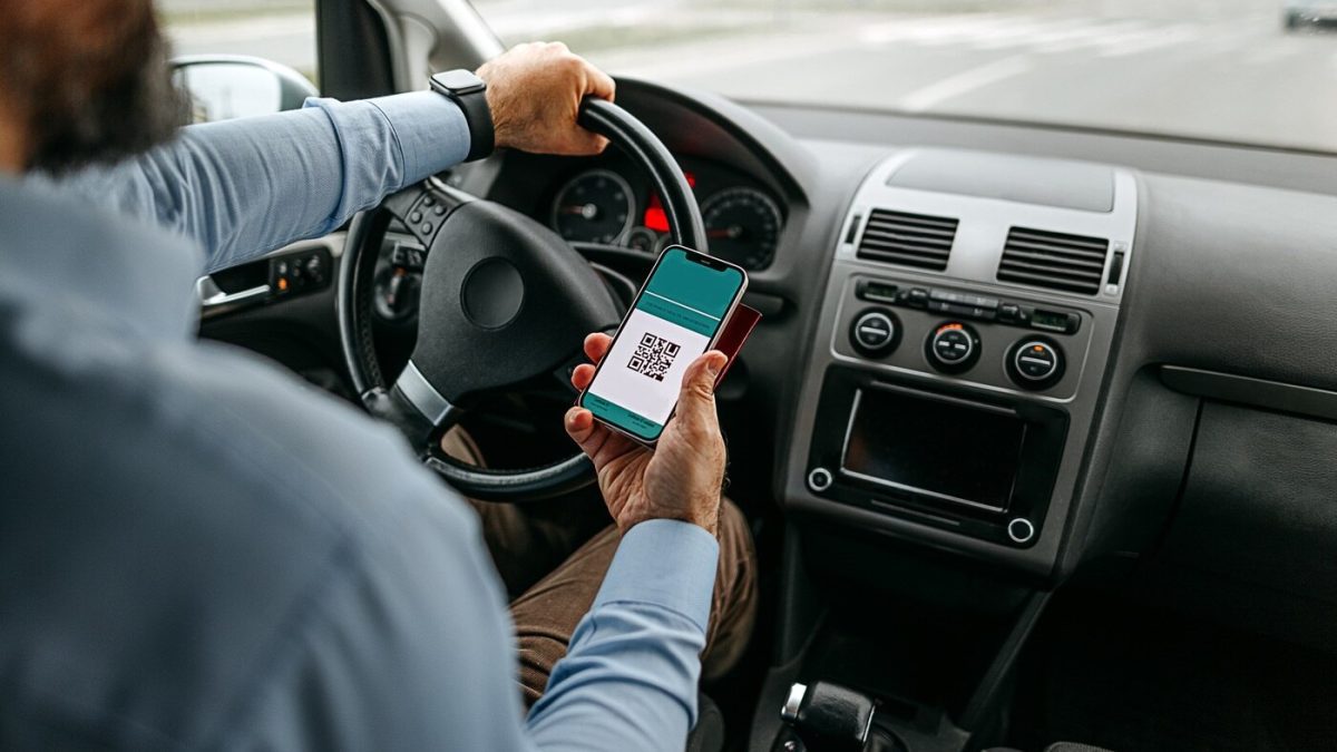 Las nuevas estafas de código QR que amenazan a los conductores