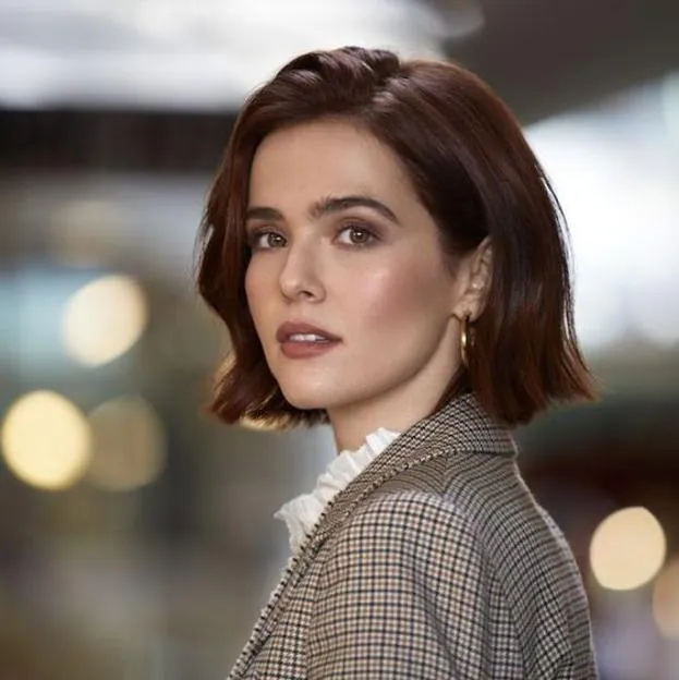 Zoey Deutch con corte de pelo bob para cara redonda