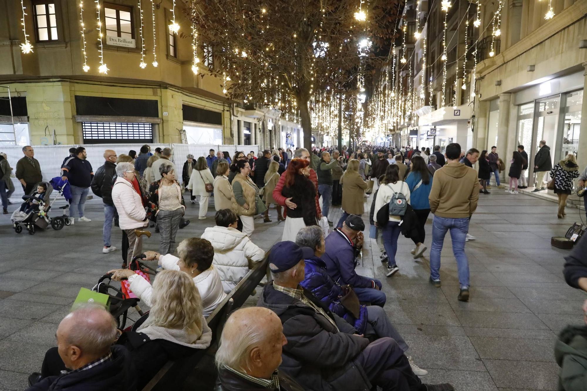 Así fue el encendido del alumbrado navideño de Gijón