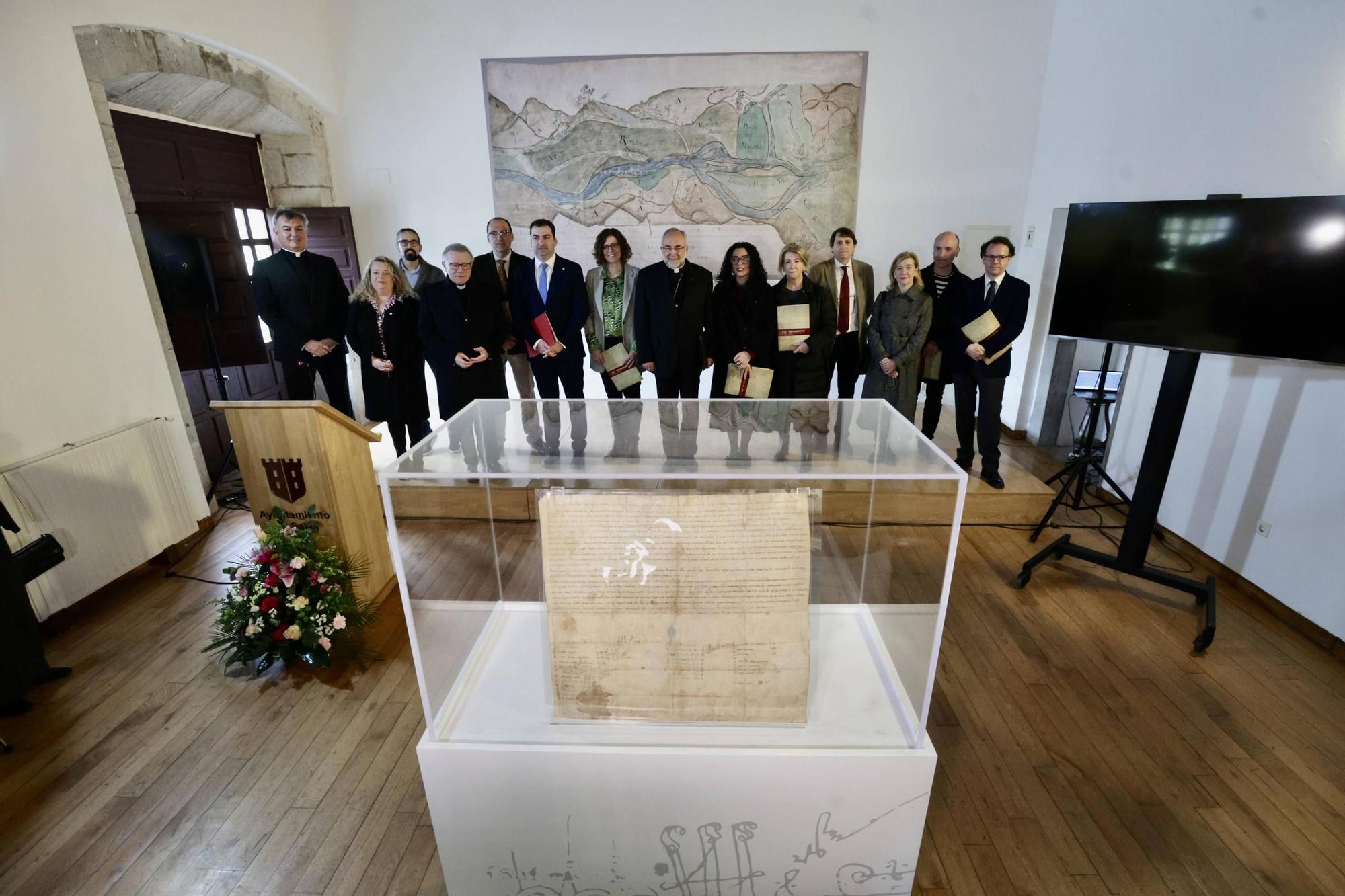 Exposición del documento fundacional del monasterio de San Salvador de Cornellana