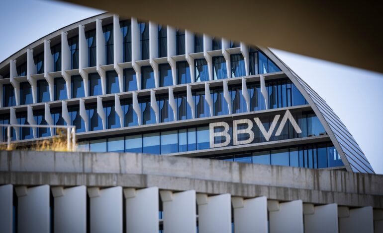 La CNMC considera que la OPA de BBVA a Sabadell puede menoscabar la concesión de crédito a las pymes