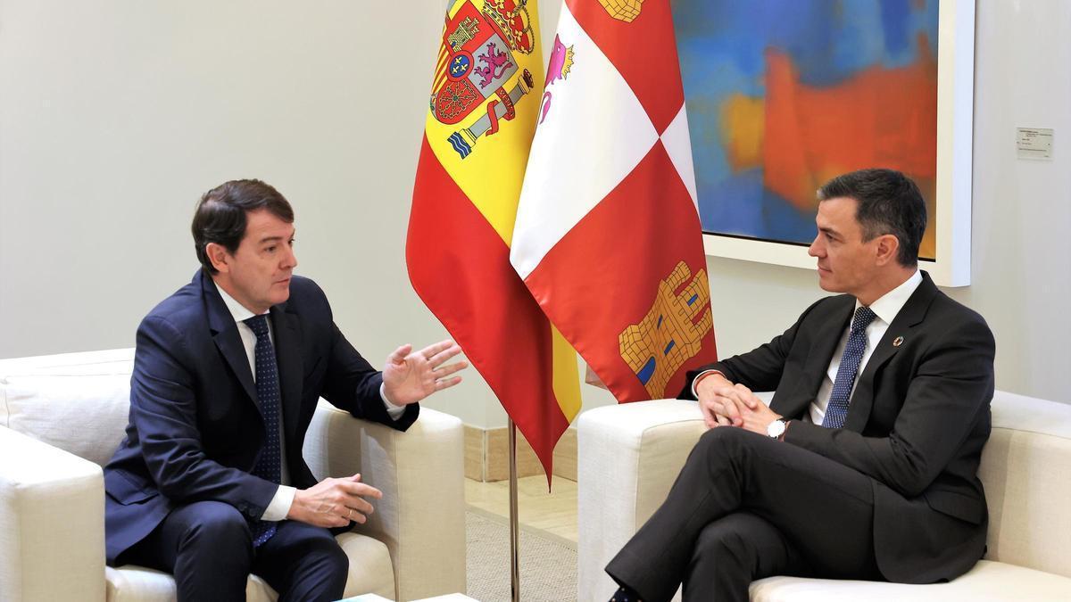 Pedro Sánchez y Fernández Mañueco coinciden en aparcar la financiación autonómica para el Consejo de Política Fiscal